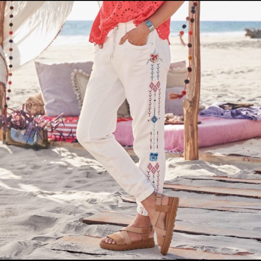 Driftwood white embroidered joggers. New with tags